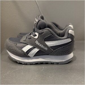 New Reebok Kids Sneakers sz 5